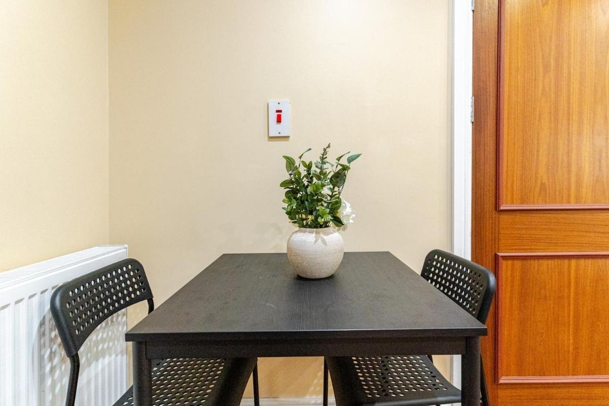 Cozy Flat In Walsall Town Centre Exterior photo