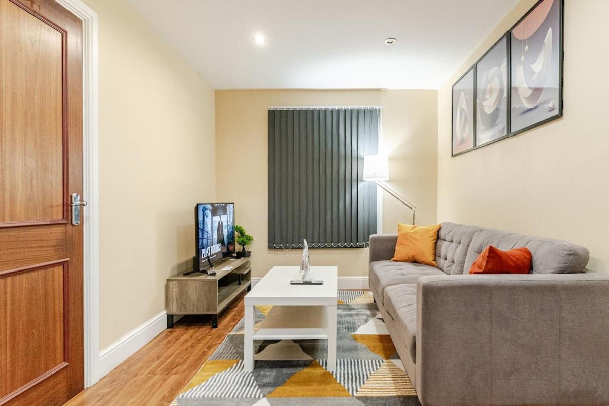 Cozy Flat In Walsall Town Centre Exterior photo